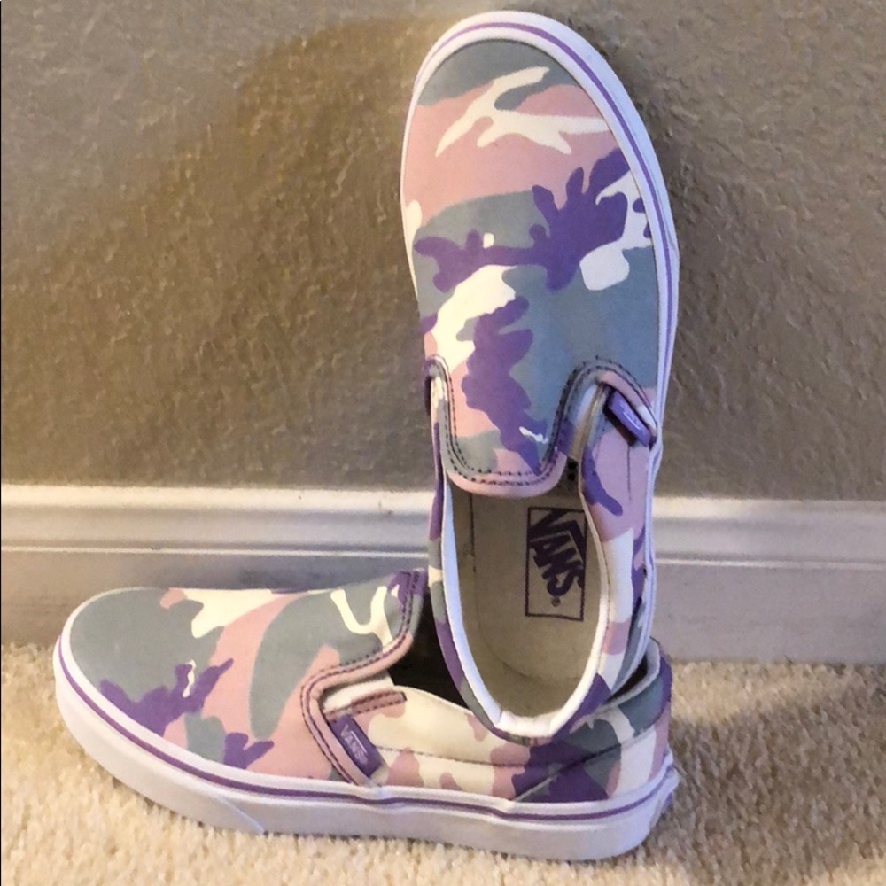 NWOB Pink, purple, gray Camo Vans